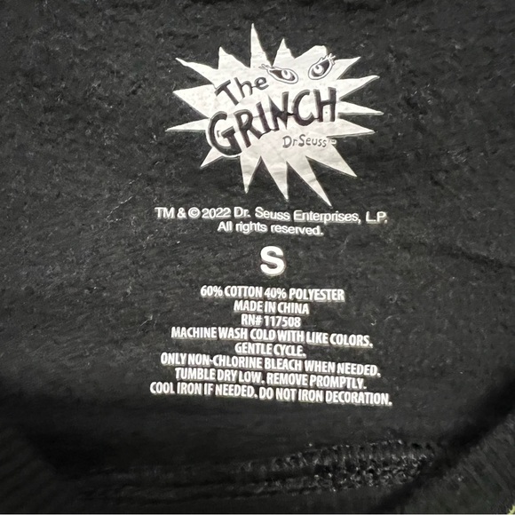 The Grinch Graphic Sweatshirt Printed Black Green Long Sleeve Pullover Festive S - Picture 4 of 8